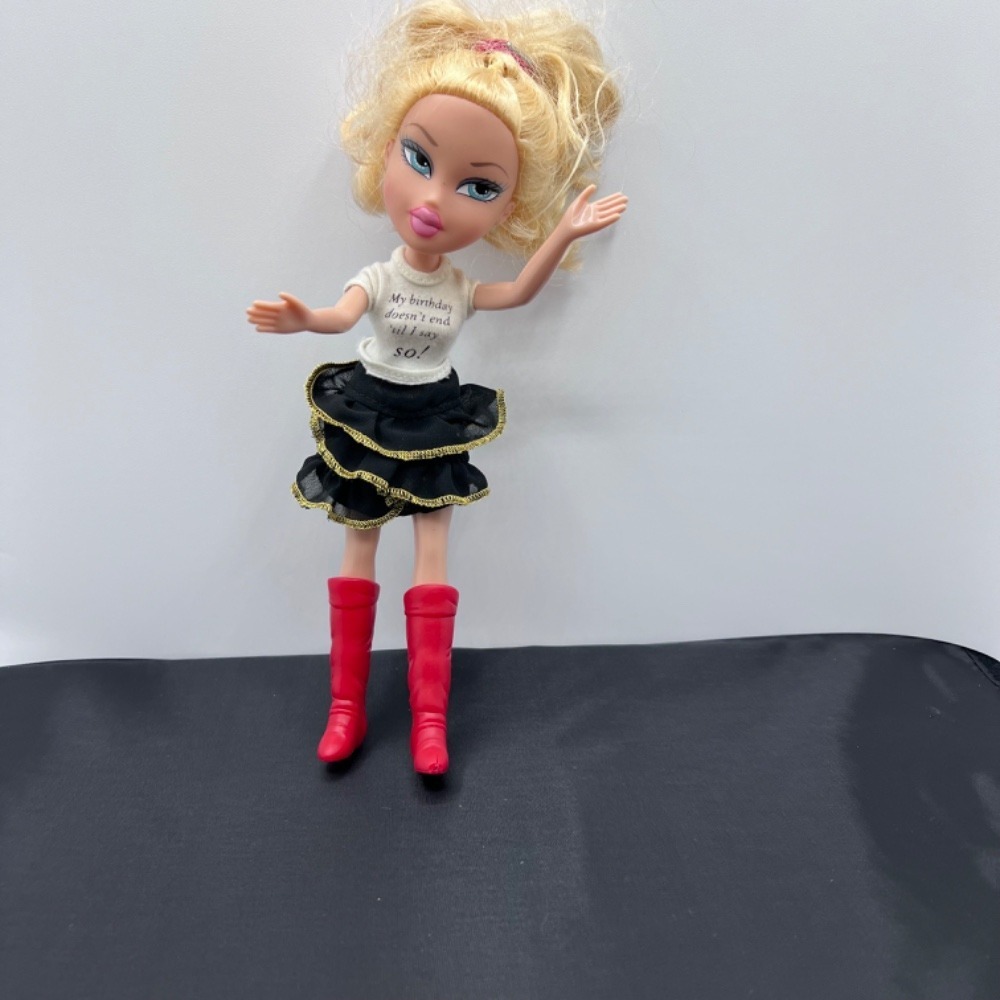 Bratz Doll Cloe Blonde‎ Hair Blue Eyes Birthday Bash 2006 MGA